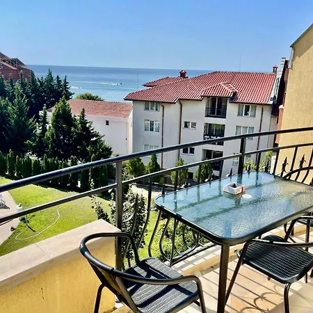 влас Апартаменты *